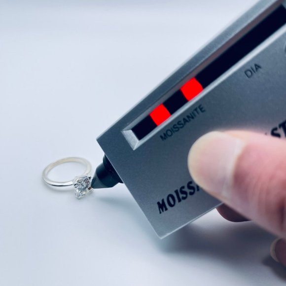 2ct D Round Cut Moissanite 4 Prong Solitaire Ring 14K Gold Plated Size 6 7 7.5 - Picture 3 of 10